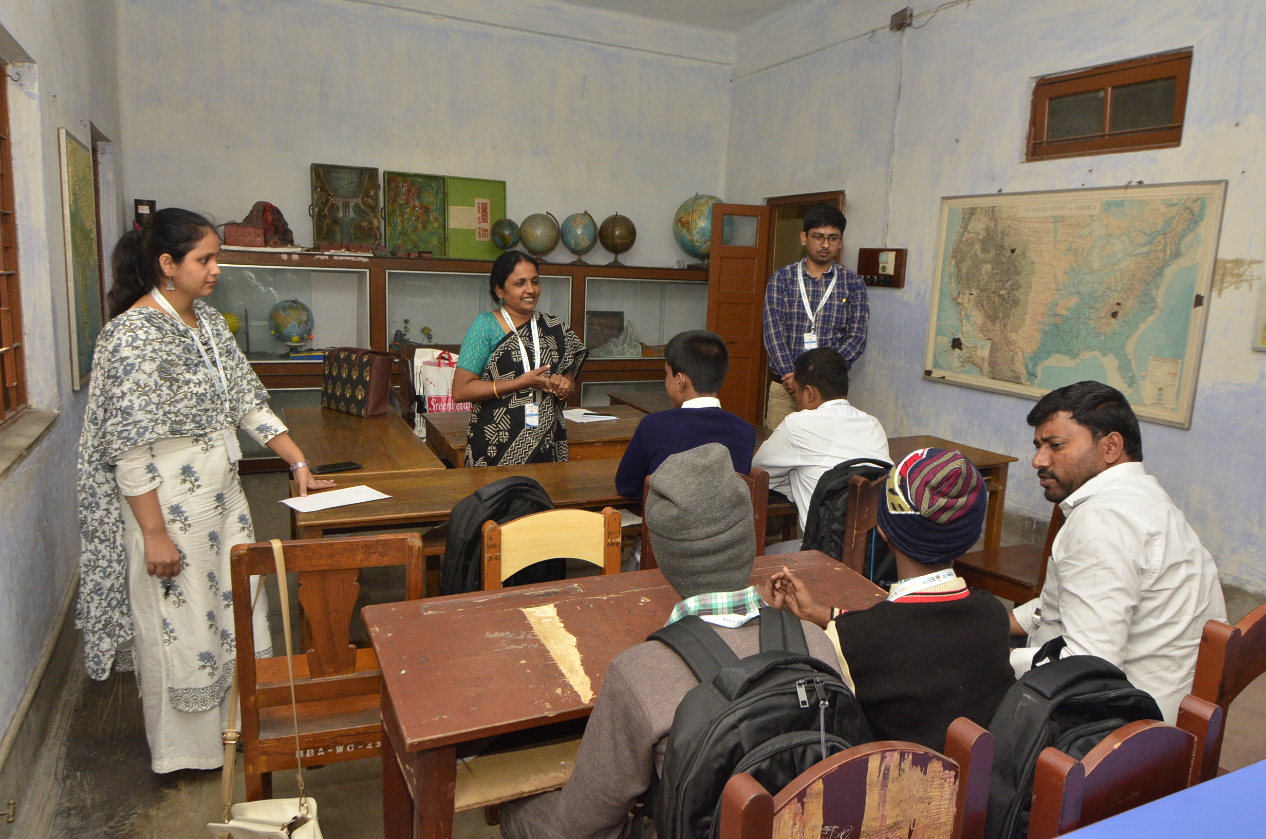 Students with faculty and organizers